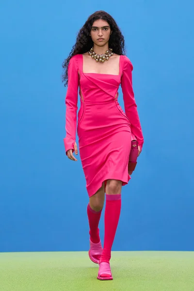 Look 16